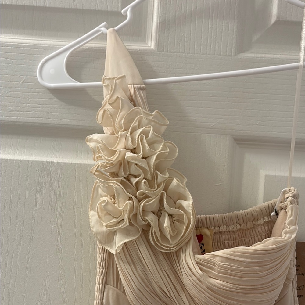 Modcloth Cream Ruched One-Shoulder Gown - Picture 7 of 7